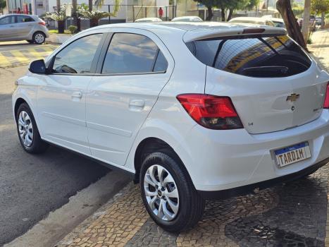 CHEVROLET Onix Hatch 1.4 4P FLEX LT, Foto 4