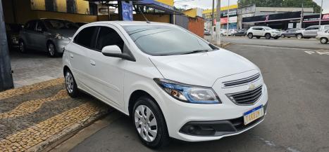 CHEVROLET Onix Hatch 1.4 4P FLEX LT, Foto 4