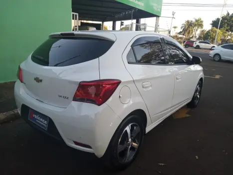 CHEVROLET Onix Hatch 1.4 4P FLEX LTZ, Foto 4