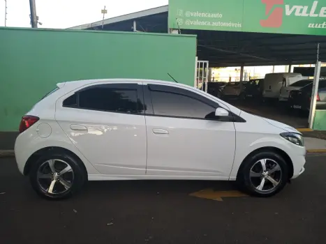 CHEVROLET Onix Hatch 1.4 4P FLEX LTZ, Foto 2