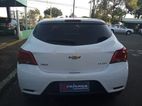 CHEVROLET Onix Hatch 1.4 4P FLEX LTZ, Foto 5