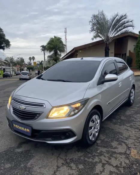CHEVROLET Onix Hatch 1.4 4P FLEX LT, Foto 9