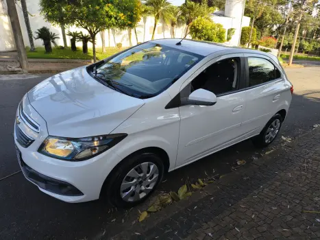 CHEVROLET Onix Hatch 1.4 4P FLEX LT, Foto 2