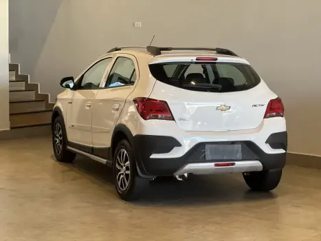 CHEVROLET Onix Hatch 1.4 4P FLEX ACTIV, Foto 2