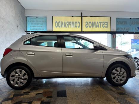 CHEVROLET Onix Hatch 1.4 4P FLEX LT, Foto 3