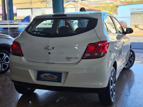 CHEVROLET Onix Hatch 1.4 4P FLEX LTZ AUTOM�TICO, Foto 3
