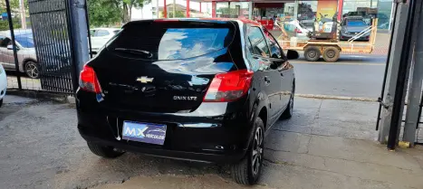 CHEVROLET Onix Hatch 1.4 4P FLEX LTZ, Foto 15