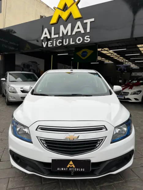 CHEVROLET Onix Hatch 1.4 4P FLEX LT, Foto 2