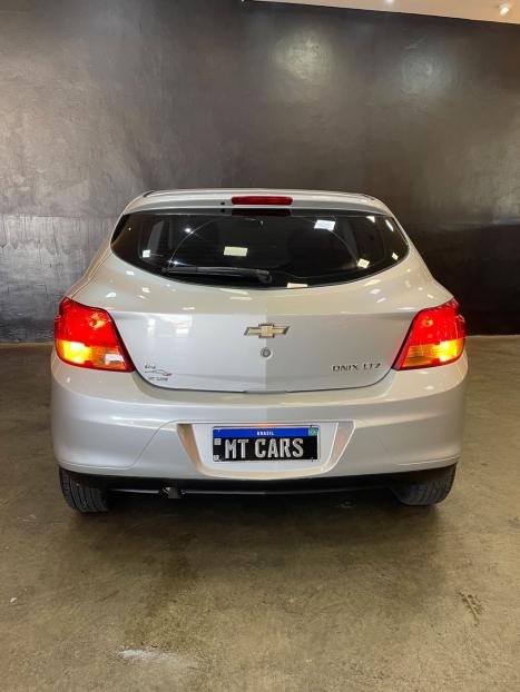 CHEVROLET Onix Hatch 1.4 4P FLEX LTZ, Foto 6