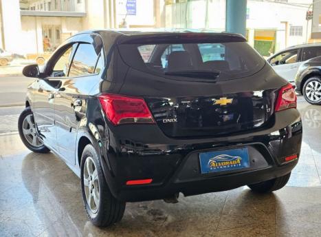 CHEVROLET Onix Hatch 1.4 4P FLEX LT, Foto 4