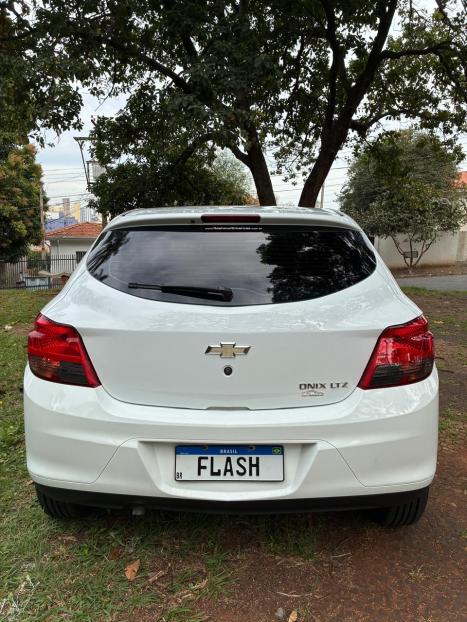 CHEVROLET Onix Hatch 1.4 4P FLEX LTZ AUTOM�TICO, Foto 10