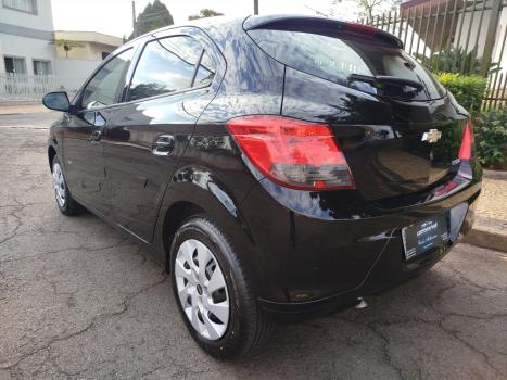 CHEVROLET Onix Hatch 1.4 4P FLEX LT, Foto 4