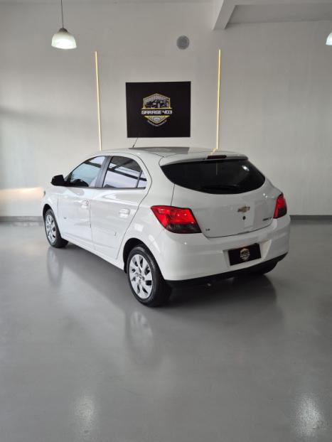 CHEVROLET Onix Hatch 1.4 4P FLEX LT, Foto 4