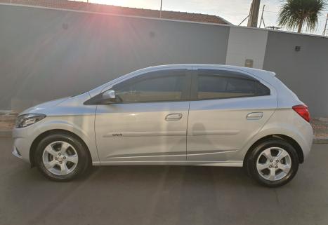 CHEVROLET Onix Hatch 1.4 4P FLEX LT, Foto 2