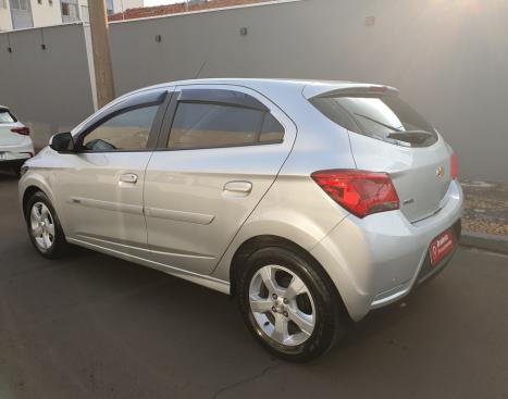 CHEVROLET Onix Hatch 1.4 4P FLEX LT, Foto 3