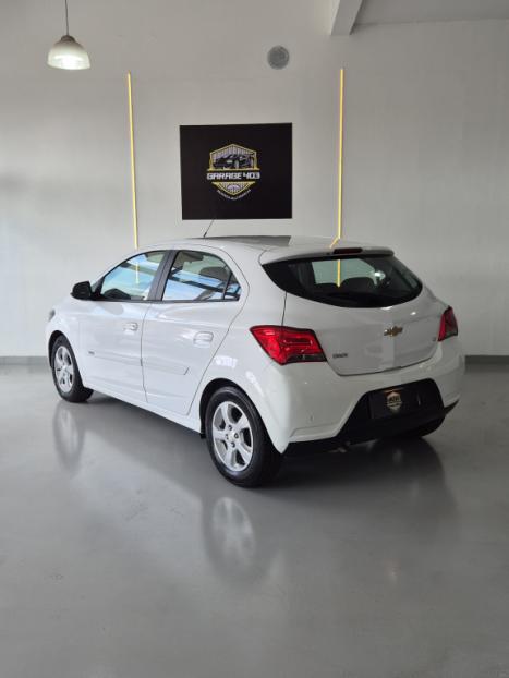 CHEVROLET Onix Hatch 1.4 4P FLEX LT, Foto 4