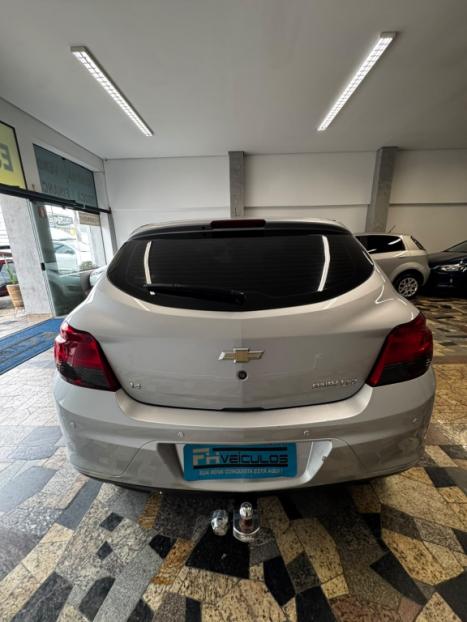 CHEVROLET Onix Hatch 1.4 4P FLEX LTZ, Foto 18