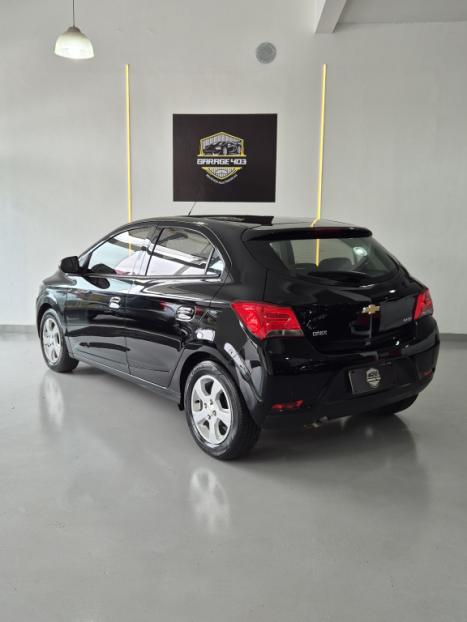 CHEVROLET Onix Hatch 1.4 4P FLEX LT, Foto 4