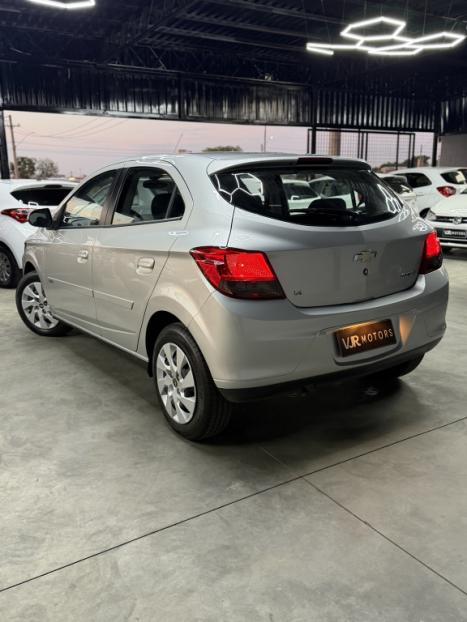 CHEVROLET Onix Hatch 1.4 4P FLEX LT, Foto 4