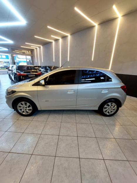 CHEVROLET Onix Hatch 1.4 4P FLEX LT, Foto 5