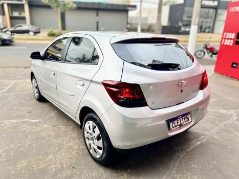 CHEVROLET Onix Hatch 1.4 4P FLEX LT, Foto 3