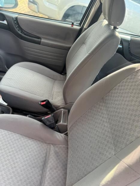 CHEVROLET Zafira 2.0 4P FLEX EXPRESSION 7 LUGARES AUTOM�TICO, Foto 2