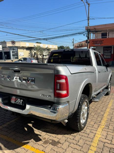 DODGE Ram 5.7 V8 32V 4P HEMI LARAMIE NIGHT EDITION 4X4 AUTOM�TICO, Foto 2