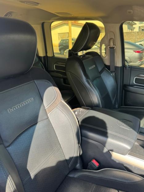 DODGE Ram 5.7 V8 32V 4P HEMI LARAMIE NIGHT EDITION 4X4 AUTOM�TICO, Foto 4