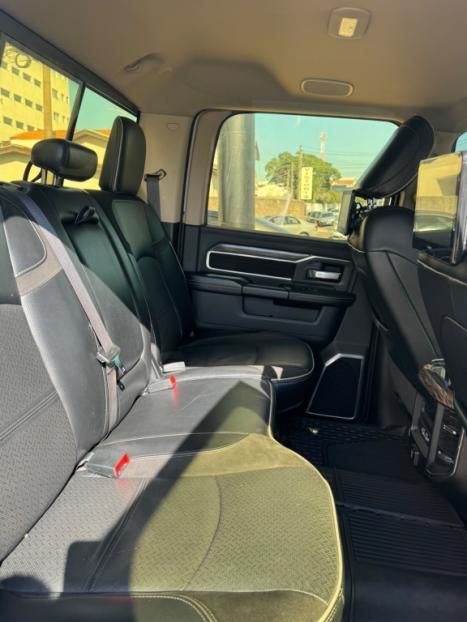 DODGE Ram 5.7 V8 32V 4P HEMI LARAMIE NIGHT EDITION 4X4 AUTOM�TICO, Foto 5