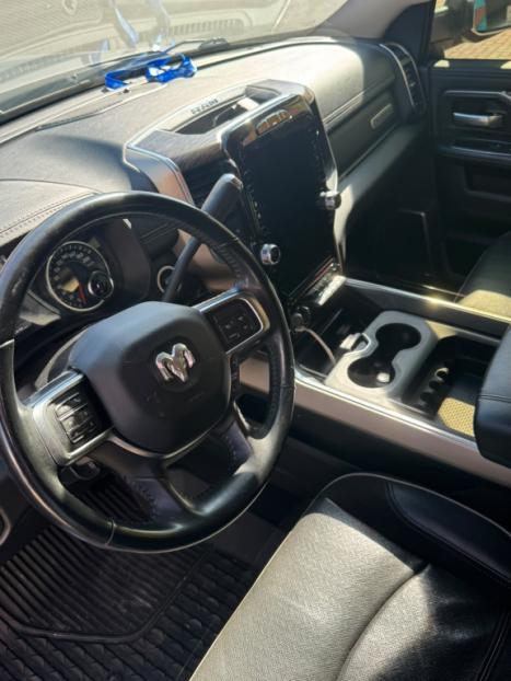 DODGE Ram 5.7 V8 32V 4P HEMI LARAMIE NIGHT EDITION 4X4 AUTOM�TICO, Foto 16