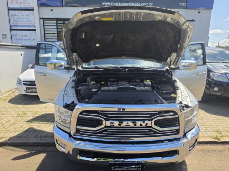 DODGE Ram 6.7 I6 24V 4P 2500 LARAMIE 4X4 TURBODIESEL  AUTOMÁTICO CABINE DUPLA, Foto 3