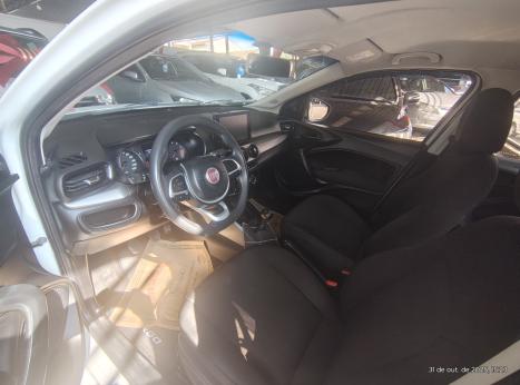 FIAT Argo 1.0 4P FLEX FIREFLY DRIVE, Foto 6 FIAT Argo 1.0 4P FLEX FIREFLY DRIVE, Foto 6