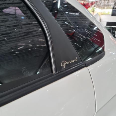 FIAT Grand Siena 1.6 16V 4P ESSENCE FLEX, Foto 6 FIAT Grand Siena 1.6 16V 4P ESSENCE FLEX, Foto 6