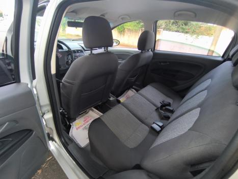 FIAT Punto 1.6 16V 4P ESSENCE FLEX, Foto 6