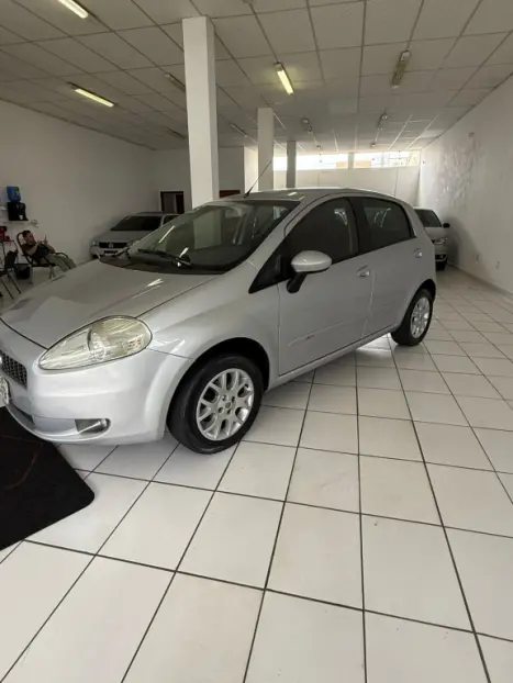 FIAT Punto 1.8 4P HLX FLEX, Foto 2