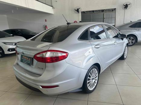 FORD Fiesta Hatch 1.6 4P FLEX TITANIUM POWERSHIFT AUTOM�TICO, Foto 5