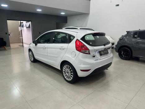 FORD Fiesta Hatch 1.6 16V 4P FLEX TITANIUM POWERSHIFT AUTOM�TICO, Foto 2