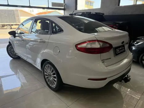 FORD Fiesta Hatch 1.6 4P FLEX TITANIUM POWERSHIFT AUTOM�TICO, Foto 4