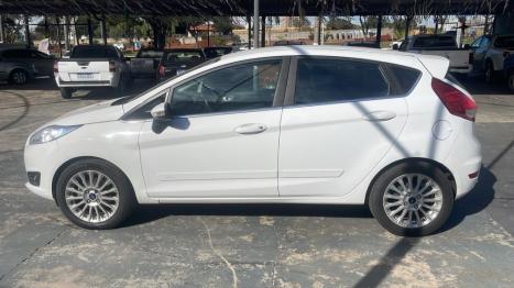FORD Fiesta Hatch 1.6 4P FLEX TITANIUM POWERSHIFT AUTOM�TICO, Foto 6