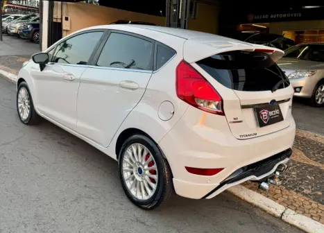 FORD Fiesta Hatch 1.6 16V 4P FLEX TITANIUM POWERSHIFT AUTOMÁTICO, Foto 2