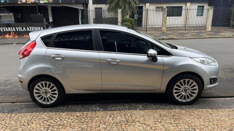 FORD Fiesta Hatch 1.6 16V 4P FLEX TITANIUM POWERSHIFT AUTOMÁTICO, Foto 3