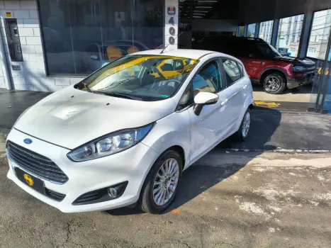 FORD Fiesta Hatch 1.6 16V 4P FLEX TITANIUM POWERSHIFT AUTOMÁTICO, Foto 2