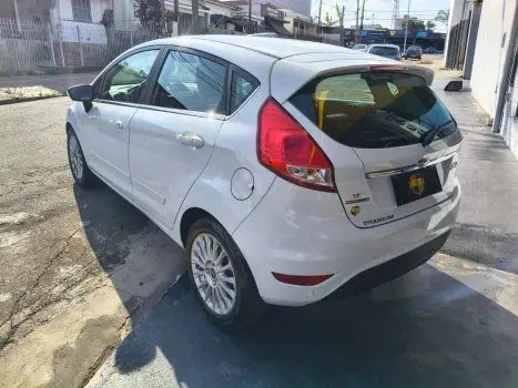 FORD Fiesta Hatch 1.6 16V 4P FLEX TITANIUM POWERSHIFT AUTOMÁTICO, Foto 4