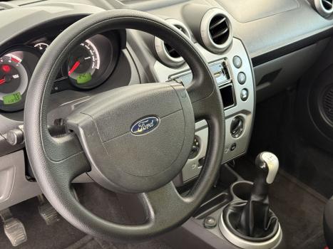 FORD Fiesta Sedan 1.6 4P ROCAM FLEX, Foto 2