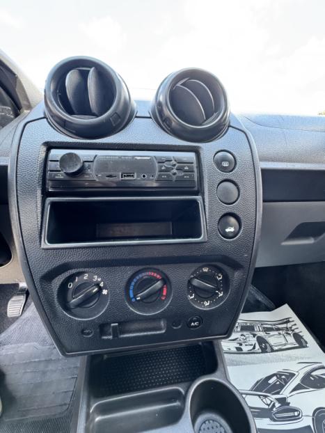 FORD Fiesta Sedan 1.6 4P ROCAM FLEX, Foto 2
