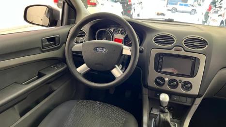 FORD Focus Hatch 1.6 4P GLX, Foto 11