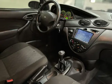 FORD Focus Hatch 1.6 4P GLX, Foto 2 FORD Focus Hatch 1.6 4P GLX, Foto 2