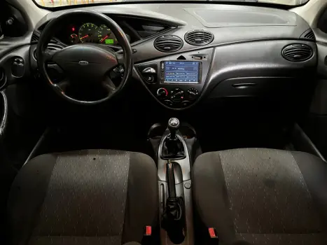 FORD Focus Hatch 1.6 4P GLX, Foto 3 FORD Focus Hatch 1.6 4P GLX, Foto 3