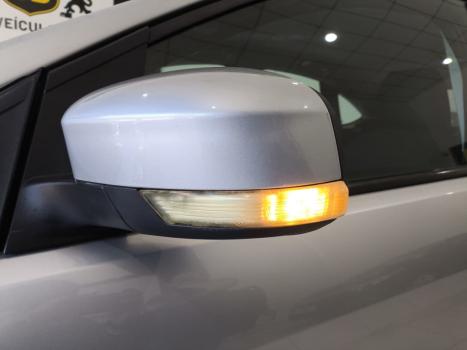 FORD Focus Hatch 1.6 4P GLX, Foto 2