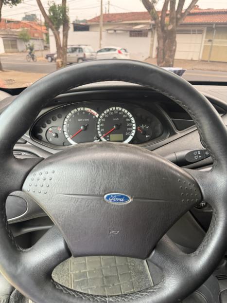 FORD Focus Hatch 1.6 4P GLX, Foto 8 FORD Focus Hatch 1.6 4P GLX, Foto 8